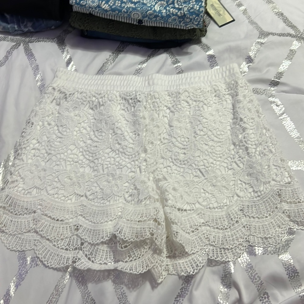 Shinestar white lace shorts - size L